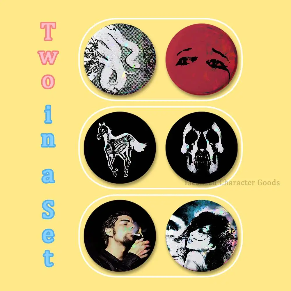 D-Deftones Around Fur White Pony Lot de 2 badges, Merchandising Anime, Cosplay, Culture Otaku Nijigen, Grandes 75 58 44 32 25 mm, Mini