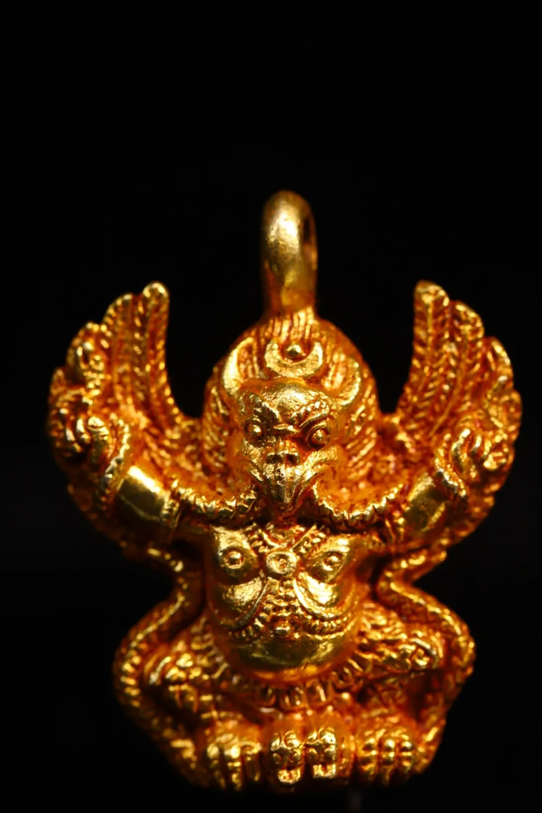 Tibetan Old Bronze Buddha Pendant Handmade Carved and Gilded Dapeng Golden Winged Bird Carved Buddha Statue Hanging Tag, Necklac