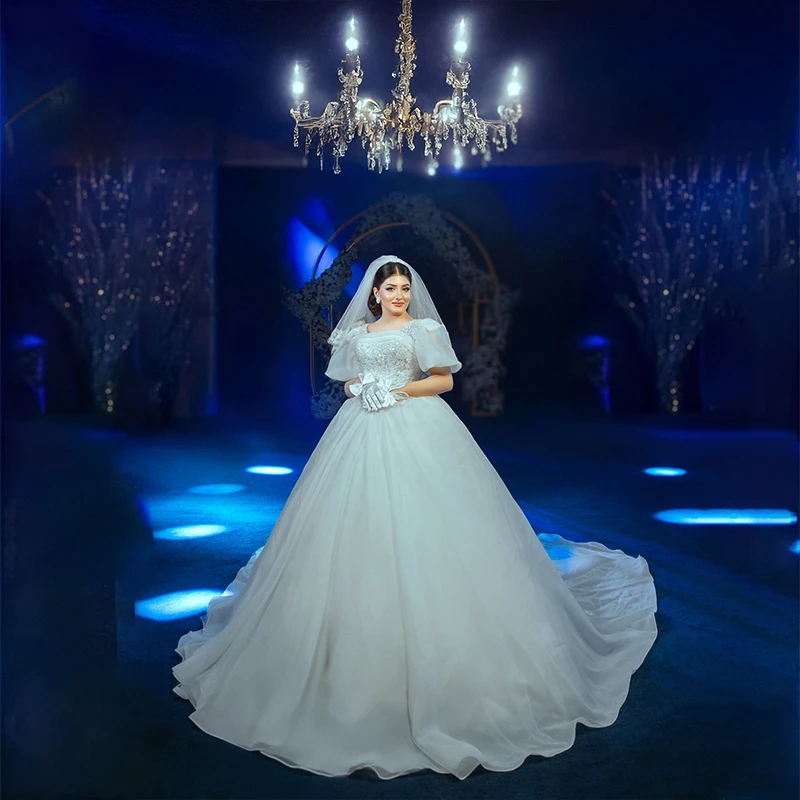 

Modest Wedding Dresses Short Sleeve Square Collar Bride Dress with Sequined Beading Sweep Train Church Bridal Gown Customized