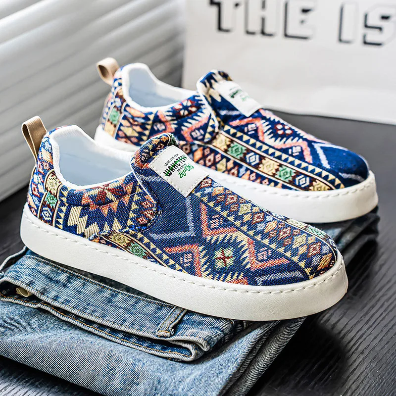 

Cheap Ethnic Style Canvas Loafers Man Comfy Slip-On Skateboard Sneakers Male New Platform Skate Shoes For Men zapatillas hombre