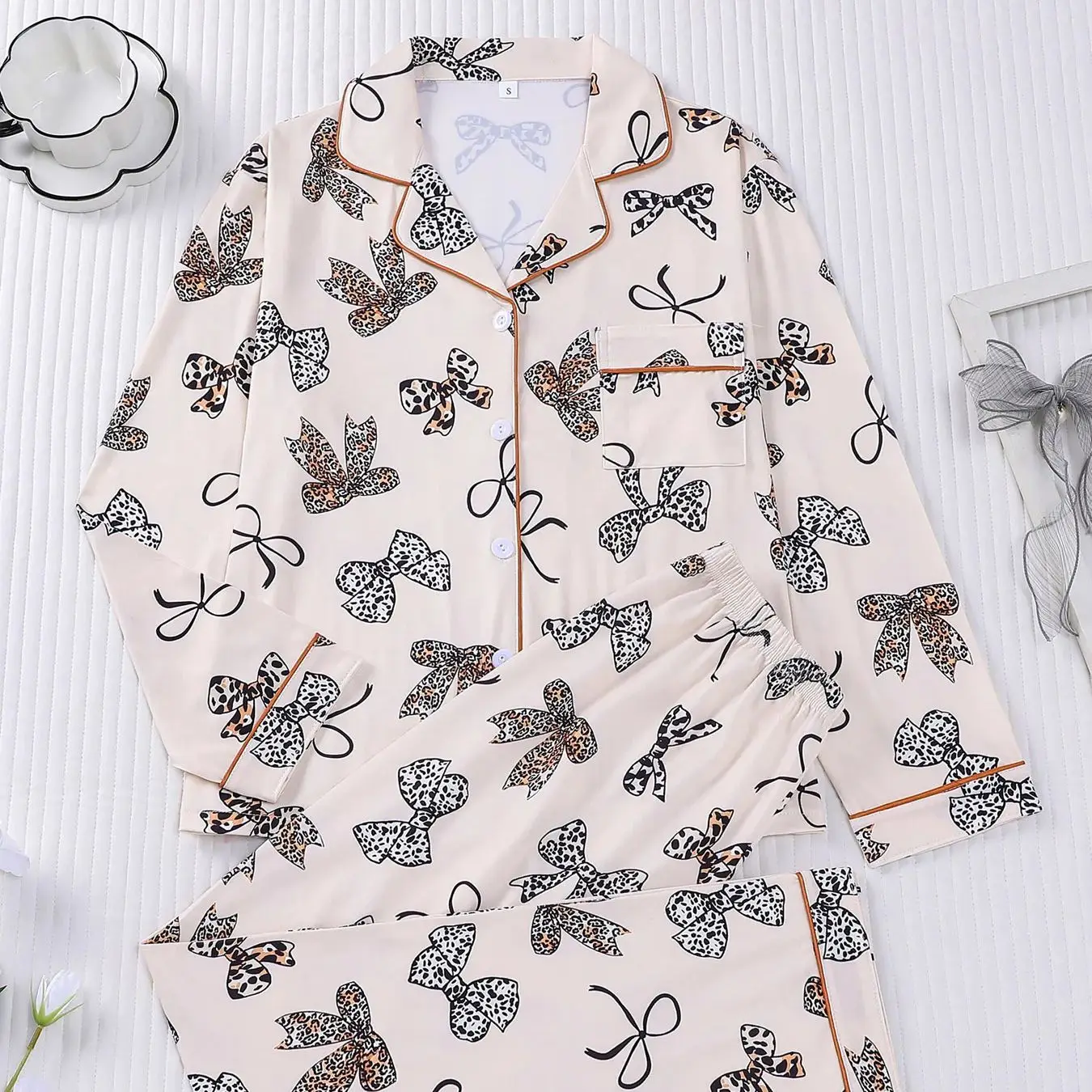 

Four season pajama set for women with leopard print bow print long sleeved pants that can be worn as casual home wear two-piece