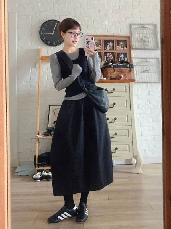 

Elegant Black Knitted Vest And Skirt Set Vintage Fashion Three-Piece Women's Outfit Comfortable Long Sleeve round Neck T-Shirt