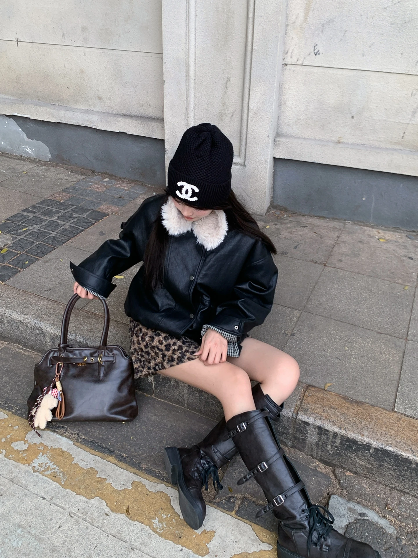 Bla fce forrado de couro quente jaet feminino inverno novo solto motocicleta sle legal versátil casaco coreano tamanho suporte