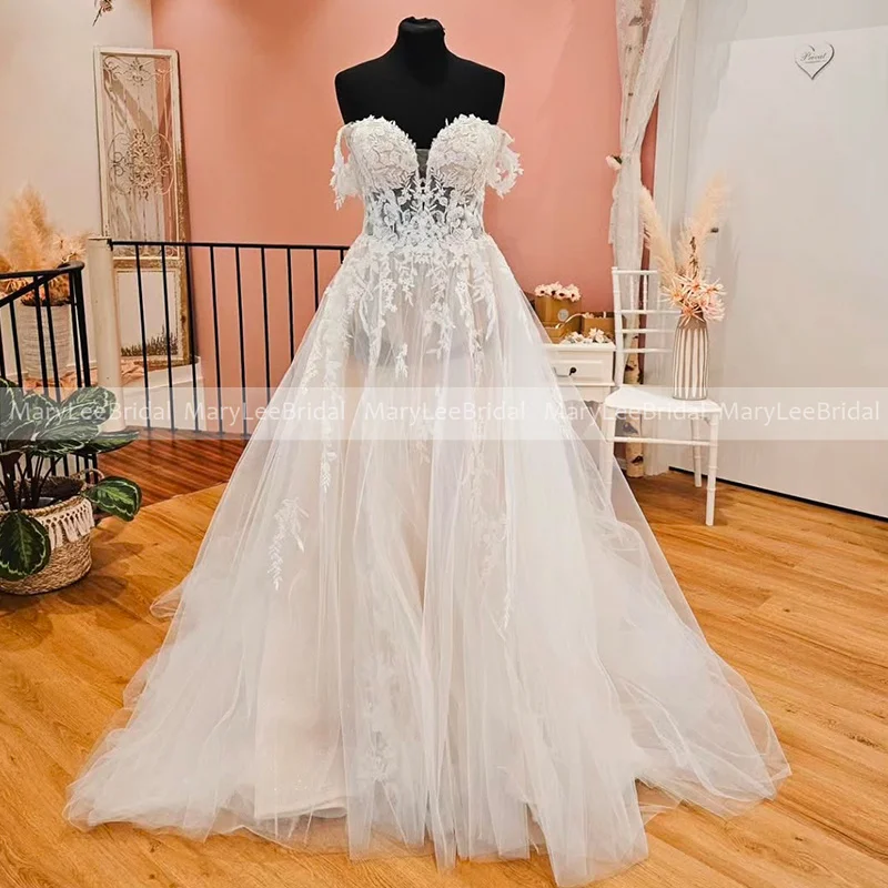 

Свадебное платье в стиле бохо с иллюзорным лифом, открытыми плечами, кружевными аппликациями, белым тюлем, А-силуэта, на заказ