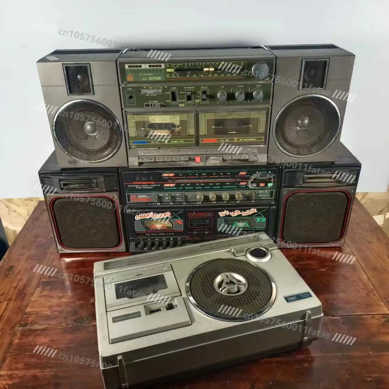 

Nostalgic Old-fashioned Radios, Folk Old Objects Collection Decorative Ornaments, Film and Television Props