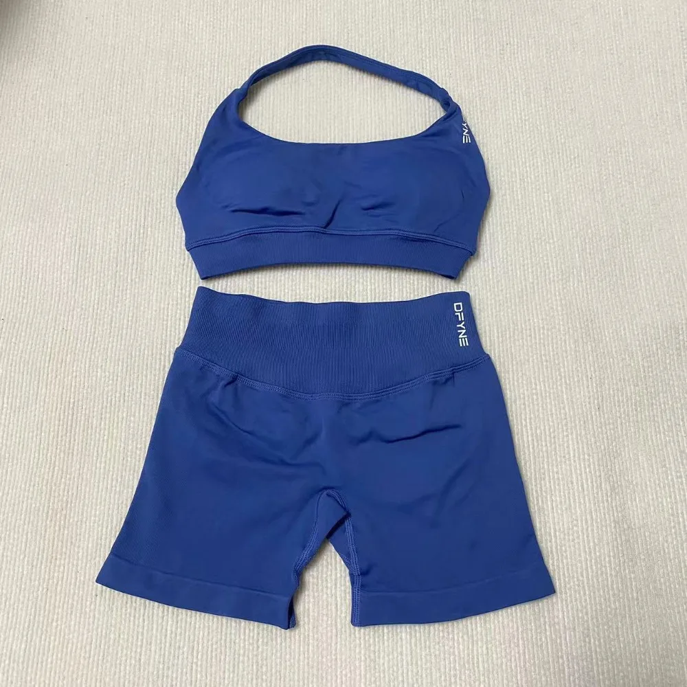 

European and American Style Seamless Low Back Workout Top Halter Neck Yoga Sports Bra for Women Fitness Clothing Matte Nylon