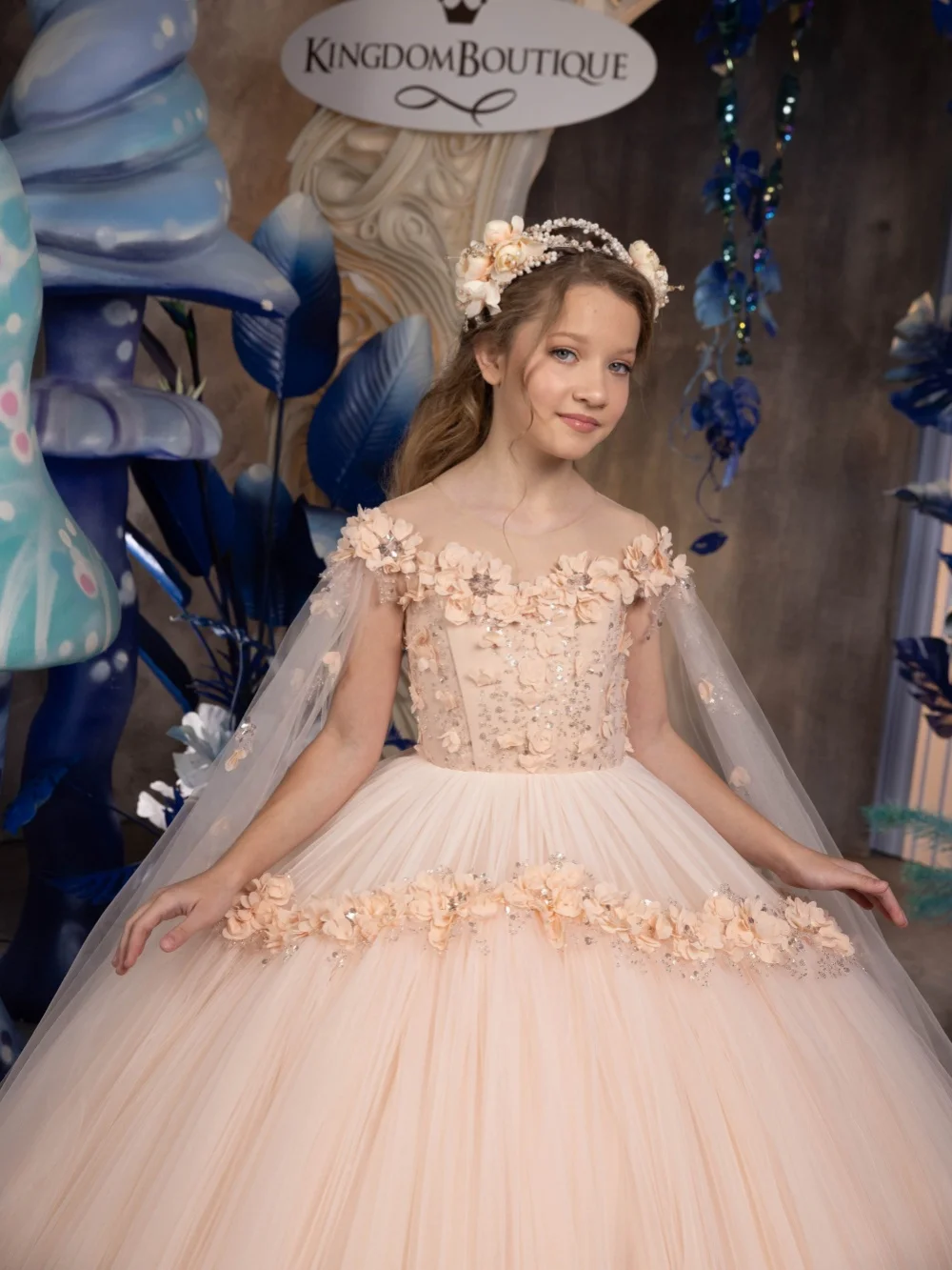 Flower Girls Dresses For Wedding Luxurious Beaded 3D Floral Princess Gown Elegant Cape Sleeve Birthday Banquet Party Gowns 2-14Y