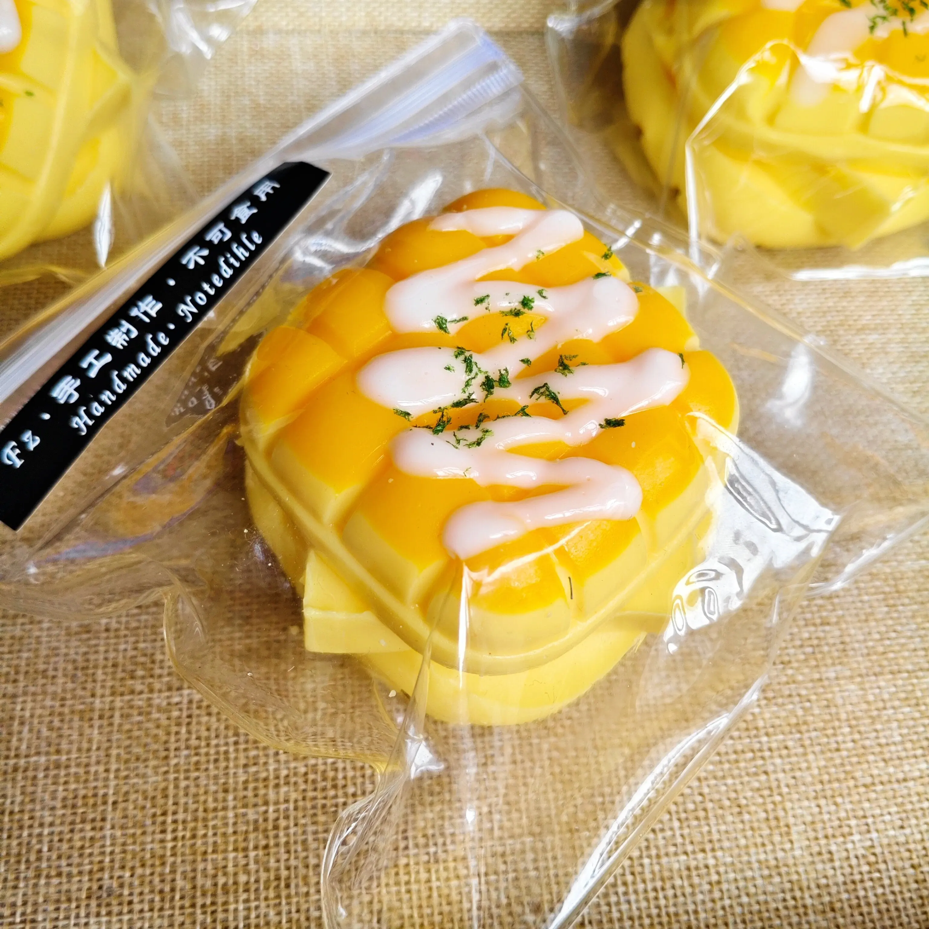 ของเล่นบีบผลไม้สับปะรด ของเล่นบีบคลายเครียด ของเล่นเสริมพัฒนาการสำหรับผู้ใหญ่และเด็ก ของเล่นบีบแก้ความวิตกกังวล ของเล่นบีบสำหรับผู้มีภาวะสมาธิสั้นและออทิสติก