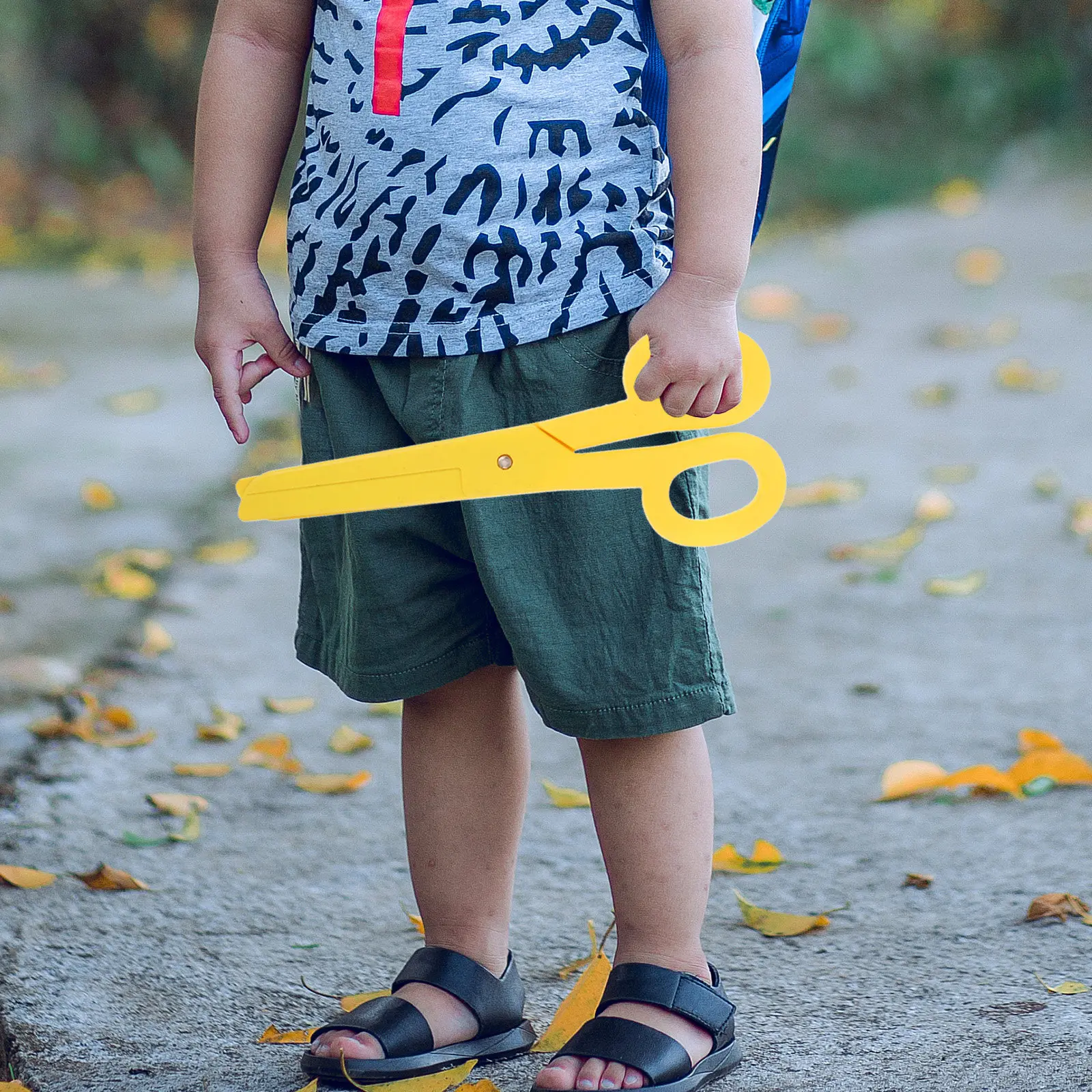 

Large Kids Scissor Prop Childfriendly Performing Accessory Lightweight Safe Stage Performance Scissor Decor Cosplay Accessory