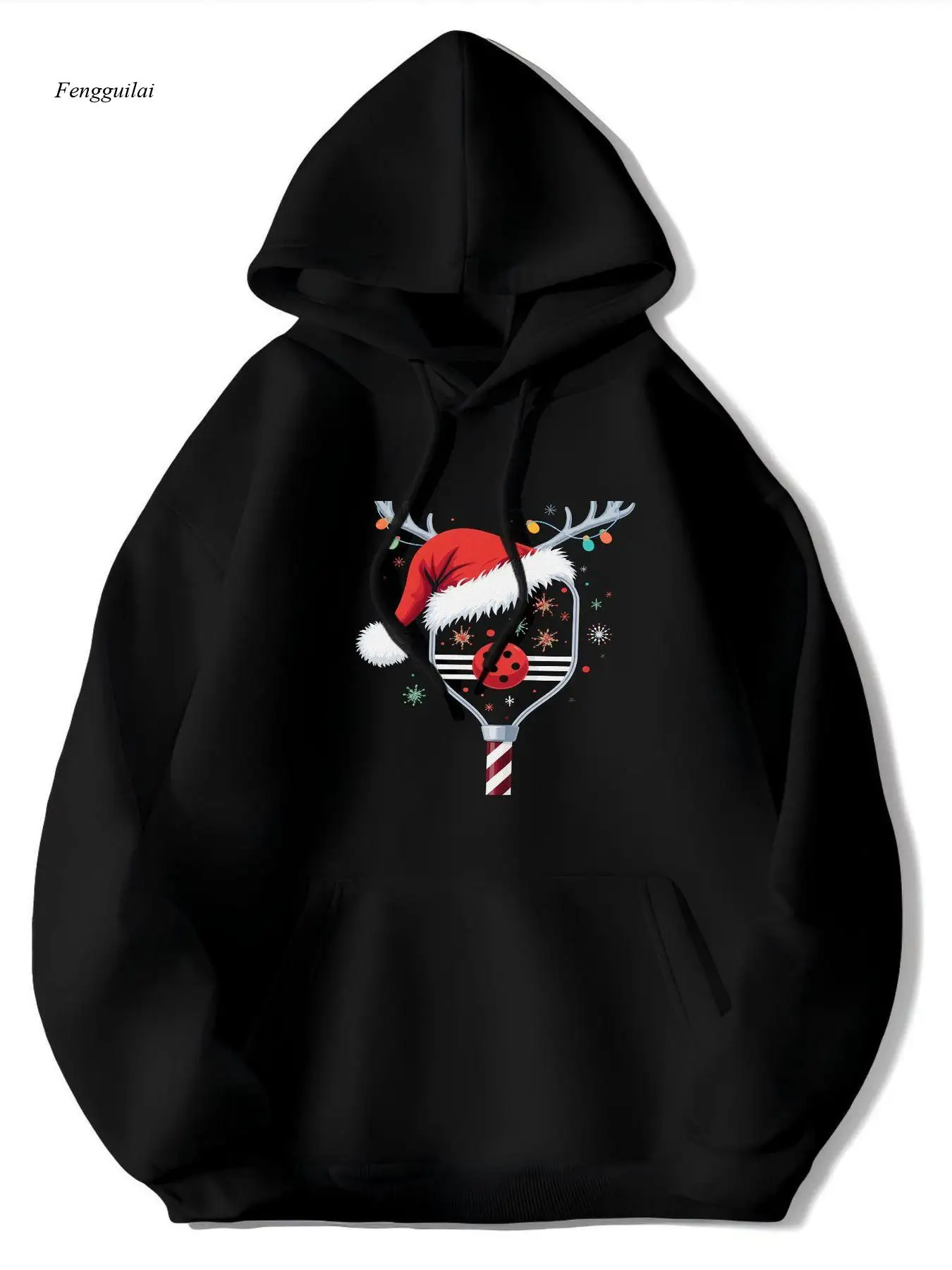 

Рождественская праздничная толстовка с рисунком — черная толстовка с капюшоном и передним карманом | Красный олень на теннисной ракетке в шляпе Санты