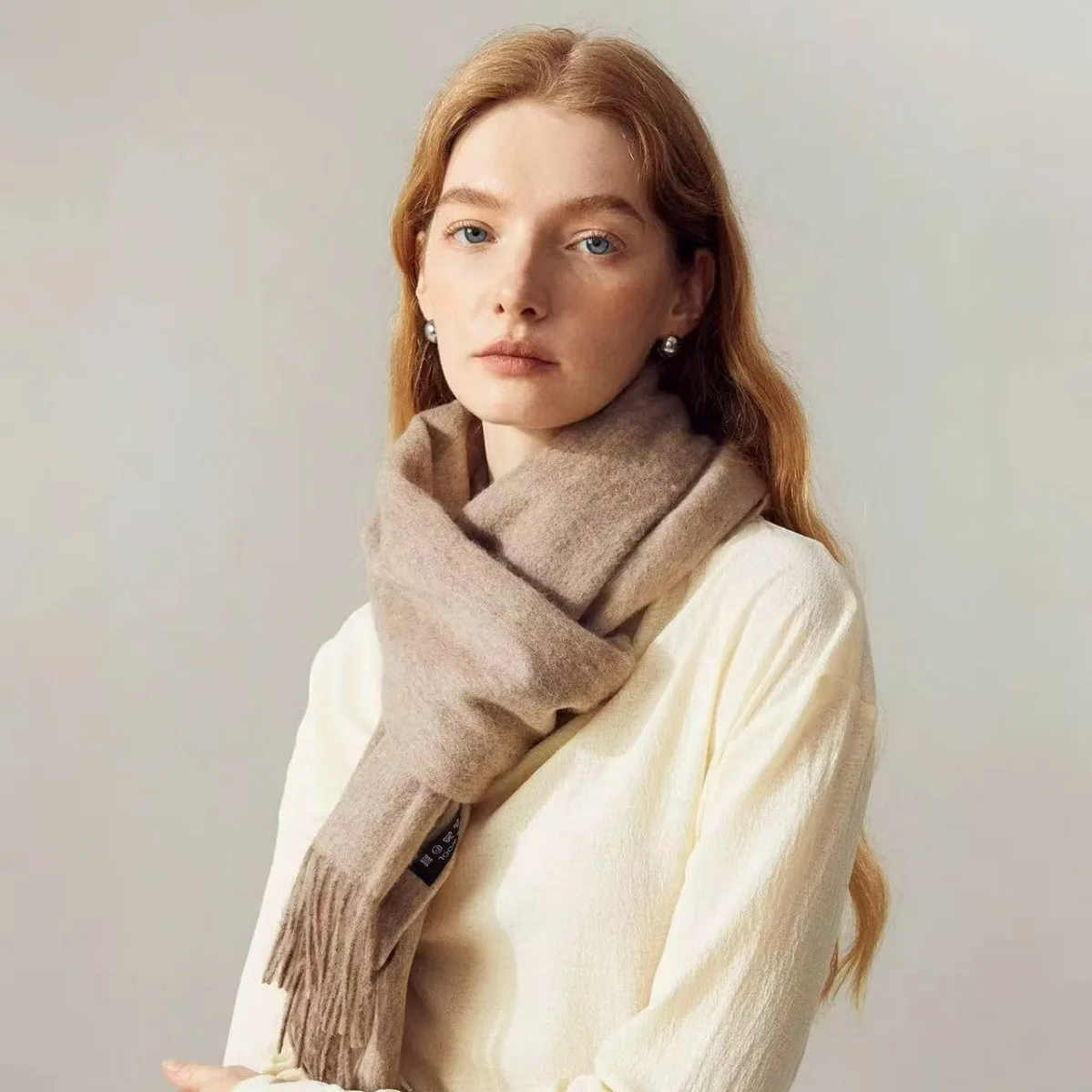 

European and American High-quality 100% Wool Scarf Women's Winter Double-sided Frame Design High-end Versatile Large Shawl