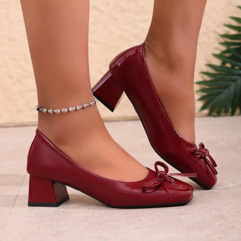 

Элегантные балетки винного цвета с бантом на среднем каблуке, женские туфли на толстом каблуке с квадратным носком, классические летние туфли 2026 года, черные офисные туфли для женщин