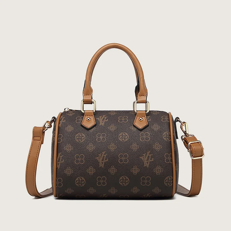 

Global Travel Shoulder Bag for Adventurous Ladies Adjustable Crossbody Bag for International Trips