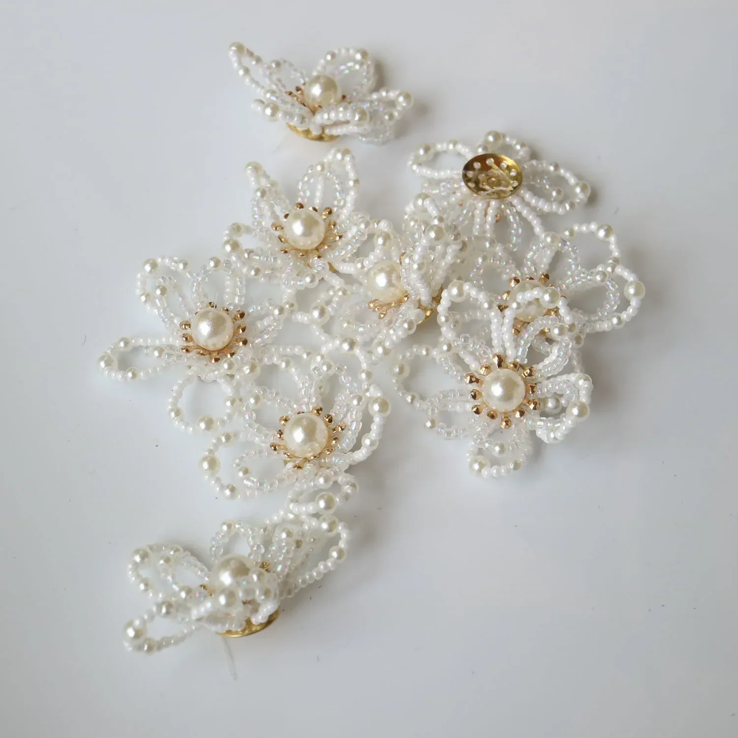 10pc/lot white Pearl beaded Patches for clothes DIY Sew on Flower badge floral Applique parches bordados para
