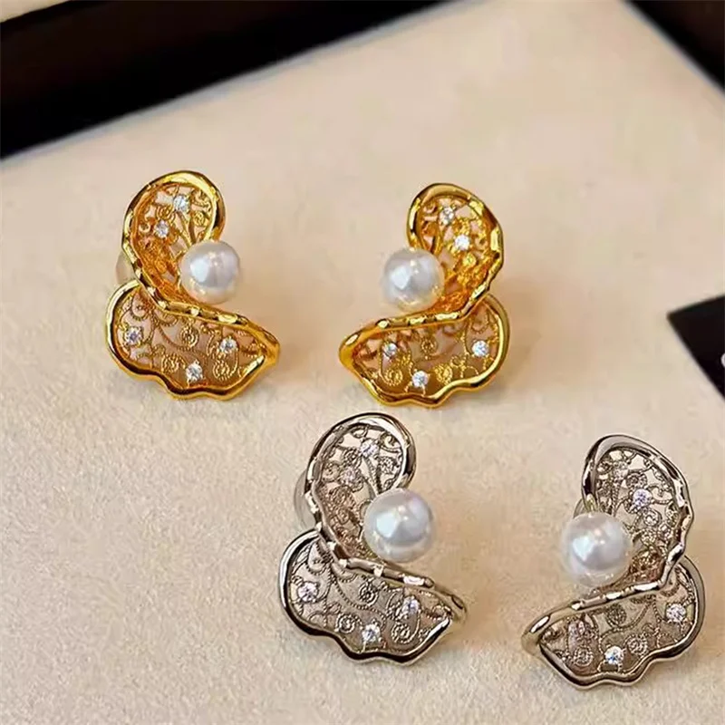 French Vintage Metal Hollow Lace Flower Pearls Stud Earrings Fashion Irregular Geometric Twist Earrings Party Jewelry