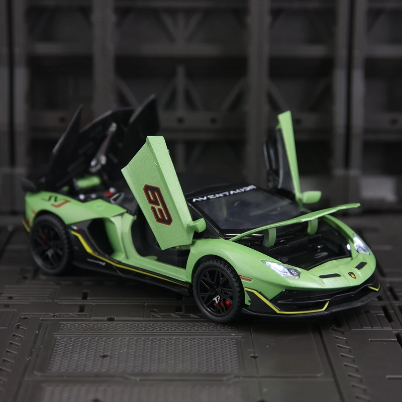 1:32 Lamborghini SVJ63 Legierungsautomodell Supercar, Kinderspielzeug hat simulierte Ton- und Beleuchtungsfunktionen