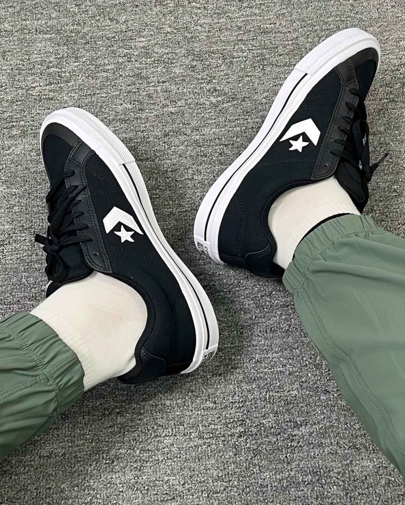 

Converse Sport Casual Casual Versatile Anti Slip and Wear-resistant Low Top Board Shoes for Both Men and Women in Black