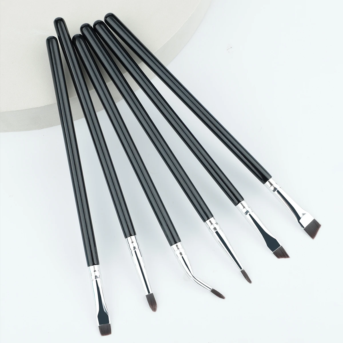 ファインアイメイクブラシセット、アイシャドウブラシ、アイライナーブラシ、アイブロウブラシ、涙溝の詳細用コンシーラーブラシを含む、U