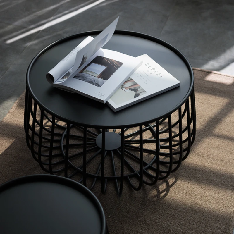 طاولة القهوة الصناعية الاسكندنافية طاولات معدنية مستديرة للمساحات الصغيرة طاولة جانبية حديثة إطار حديد أثاث غرفة المعيشة البسيط