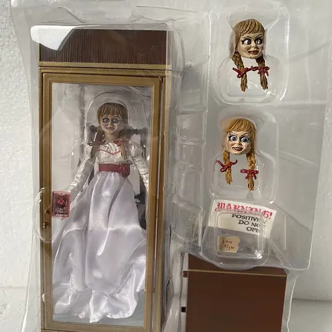 NECA Figura Annabelle Vieni a casa Annabelle Figure Action Figure Modello Toy Doll 18 cm 7 pollici Abiti reali Decorazione mobile congiunta