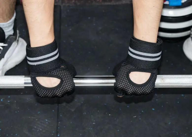 Luvas de fitness de meio dedo para academia com suporte de envoltório de pulso para homens e mulheres, crossfit, treino, levantamento de peso