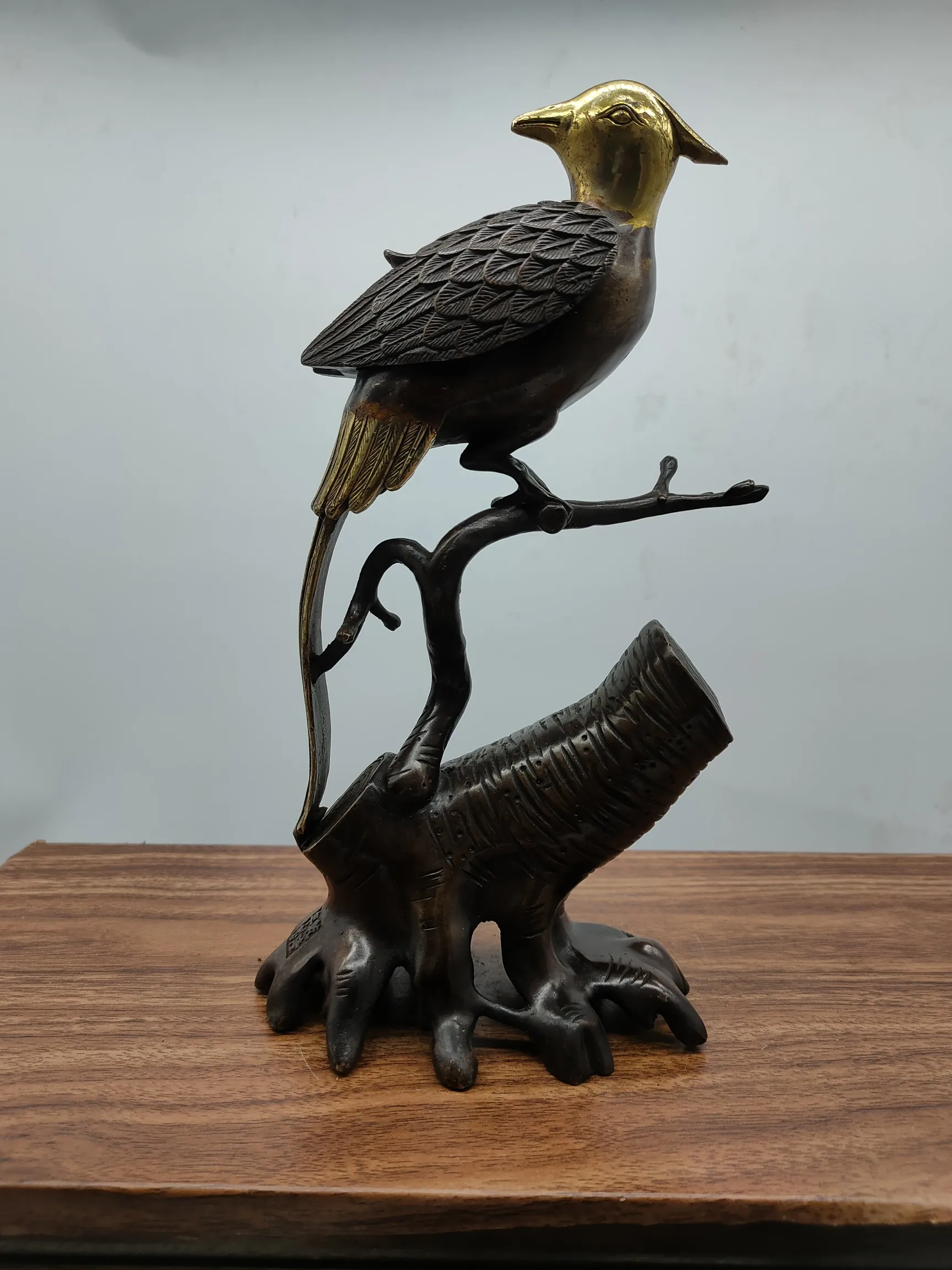 

China antique Old Bronze brass Gilt Magpie Sculpture Art collection Bird Culture metal home decoration Statue Incense burner