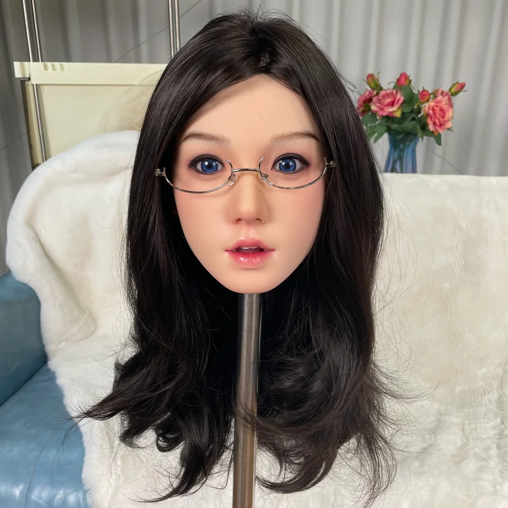 

1:1 replica of a female head model, designed for hair stylists,can be customized by oneself,soft,suitable for both men and women