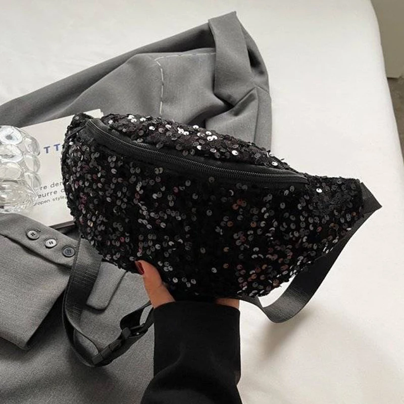 

Neutral style bags are suitable for daily commuting and exercise. They are trendy and stylish cross-body bags.