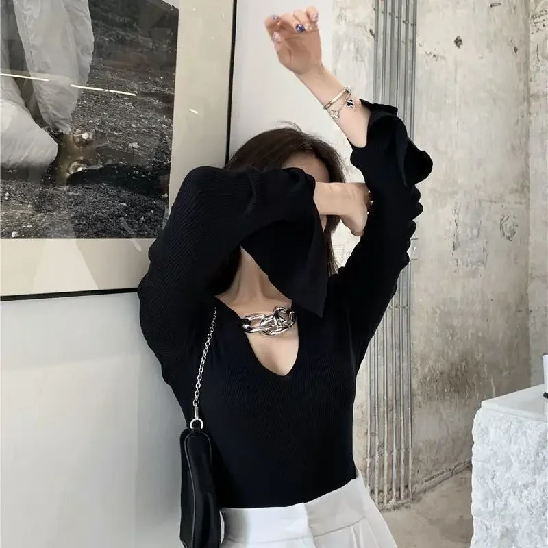 

Gagaok Black Knitted T-shirt Women 2025 Autumn Long Sleeve Top Casual V-neck Bottom Layer Chain Top Harajuku Y2k Clothes