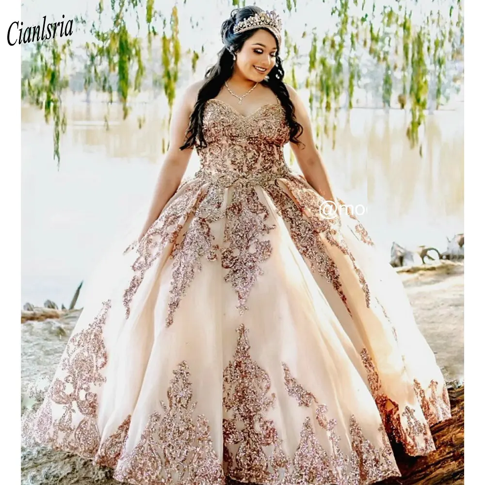 Sweetheart de ouro sem mangas plus size vestido de baile quinceanera vestidos lantejoulas apliques rendas até volta doce 15 vestido de festa de formatura