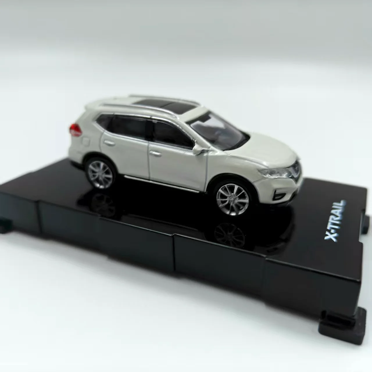 دييكاست 1:64 مقياس X-trail 2018 سبيكة سيارة نموذج تحصيل لعبة هدية تذكارية عرض حلية