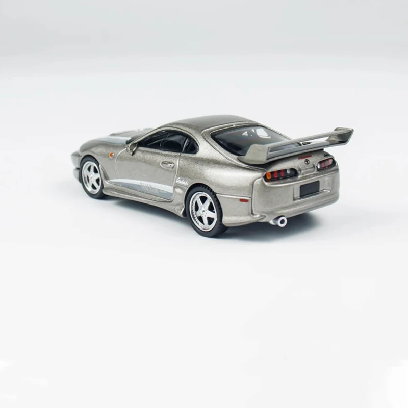 دييكاست الأصلي 1:64 مقياس سوبرا الحجاب الجانبي سبيكة نموذج محاكاة الديكور الهوايات الهدايا التذكارية جمع عرض ثابت