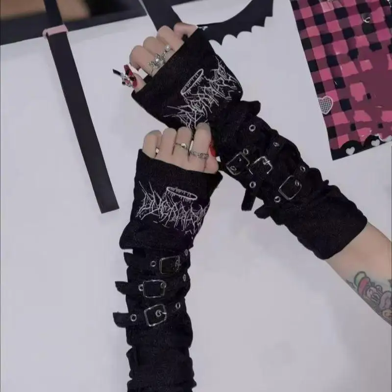 1 Paar schwarze, fingerlose, lange Handschuhe im Gothic-Stil mit Stickereien, verstellbaren Schnallen, ideal für Halloween, Cosplay, Punk-Partys und als Streetwear. – Detail 5