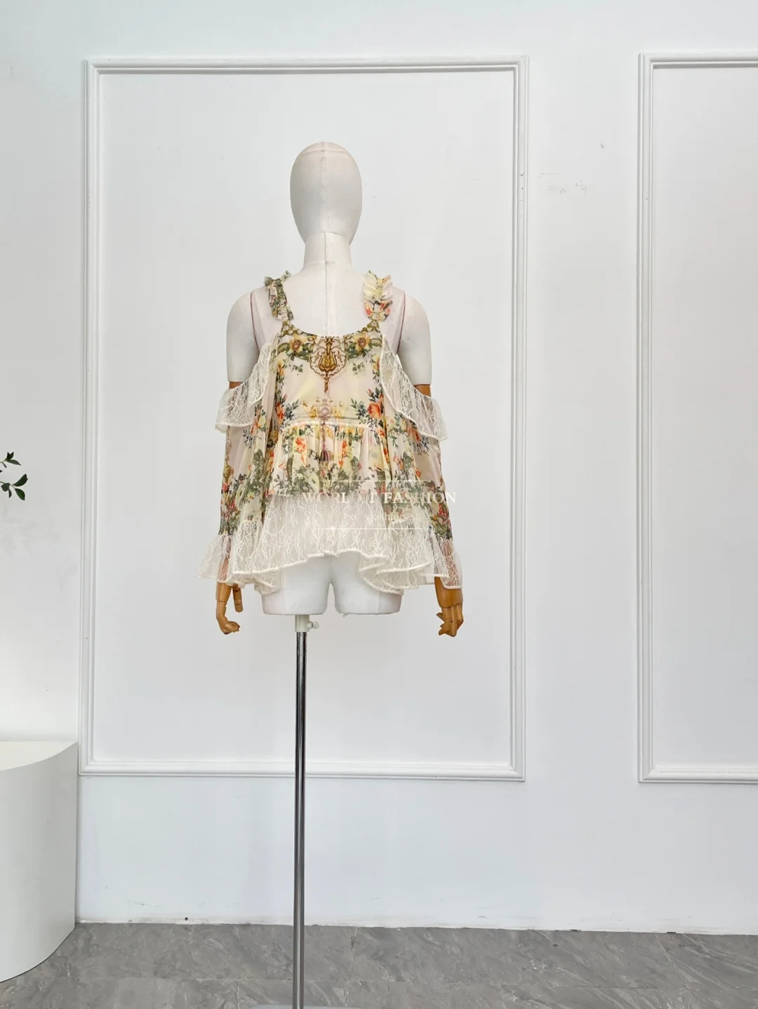 

Green Beige Floral Print Sleeveless Blouse Tops 2025 New Design