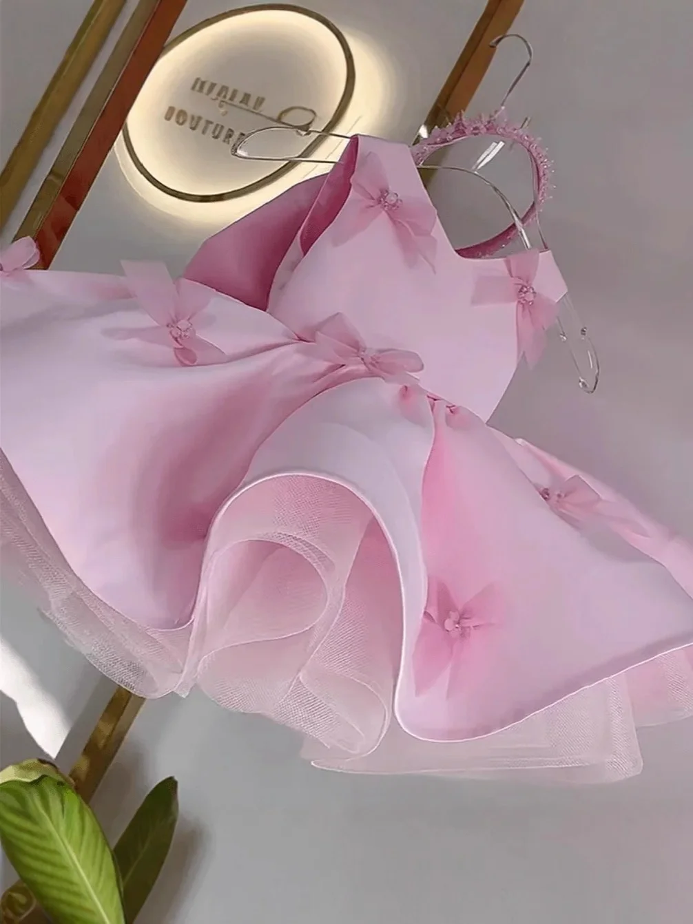 Benutzerdefiniertes rosafarbenes Blumenmädchenkleid aus Satin mit Schleife, erstes Weihnachtskleid, Hochzeitskleid für Mädchen, فسات Prof Diego Professi Espeonga