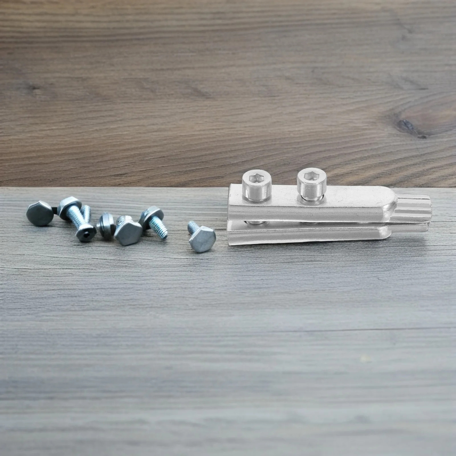 

1Set Broken Faucet Removal Tool Thread Extractor Set for Stripped Screws Water Pipeline Repair Silver Extractor Set