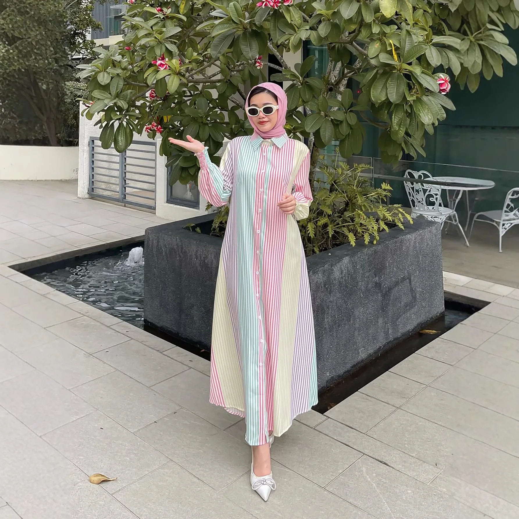 Moda musulmana Abaya del sudeste asiático mujeres musulmanas usan primavera y otoño vestido camisero de rayas vestido más vendido malayo indonesio