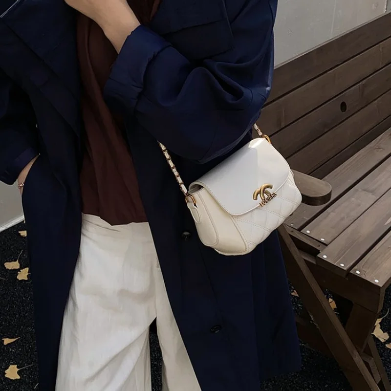 

Women Canvas Handbag with Vintage Print Classic Suitable for Daily Wear and Special Events