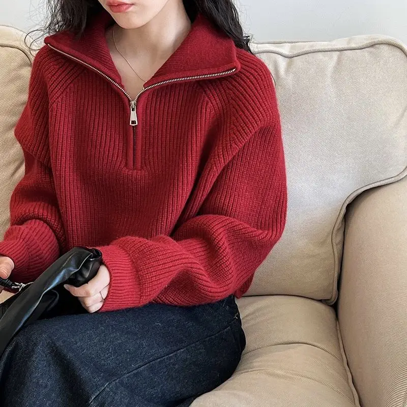 Maglione lavorato a maglia allentato con colletto alla coreana rosso con mezza cerniera per donna Autunno Inverno Nuovo stile Top casual a maniche lunghe alla moda pigro