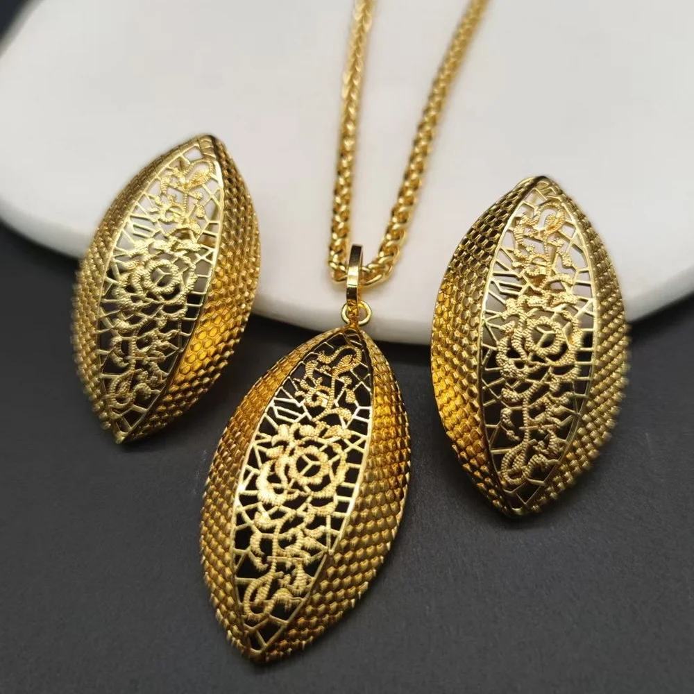 Sunnice OEM Wholesale Cross-border New Hollow Fashion Jewelry Set 18K Gold-Plated Creative Pendant Earrings Personality Necklace