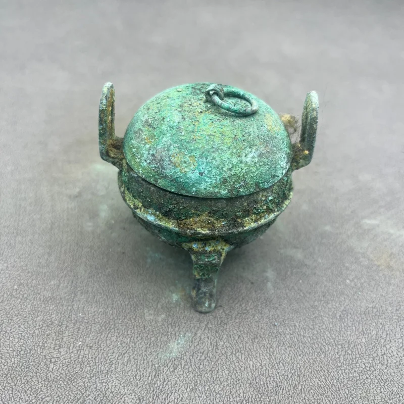 Unearthed Han Dynasty vessels, small cauldrons, ancient ornaments, and bronze handicrafts