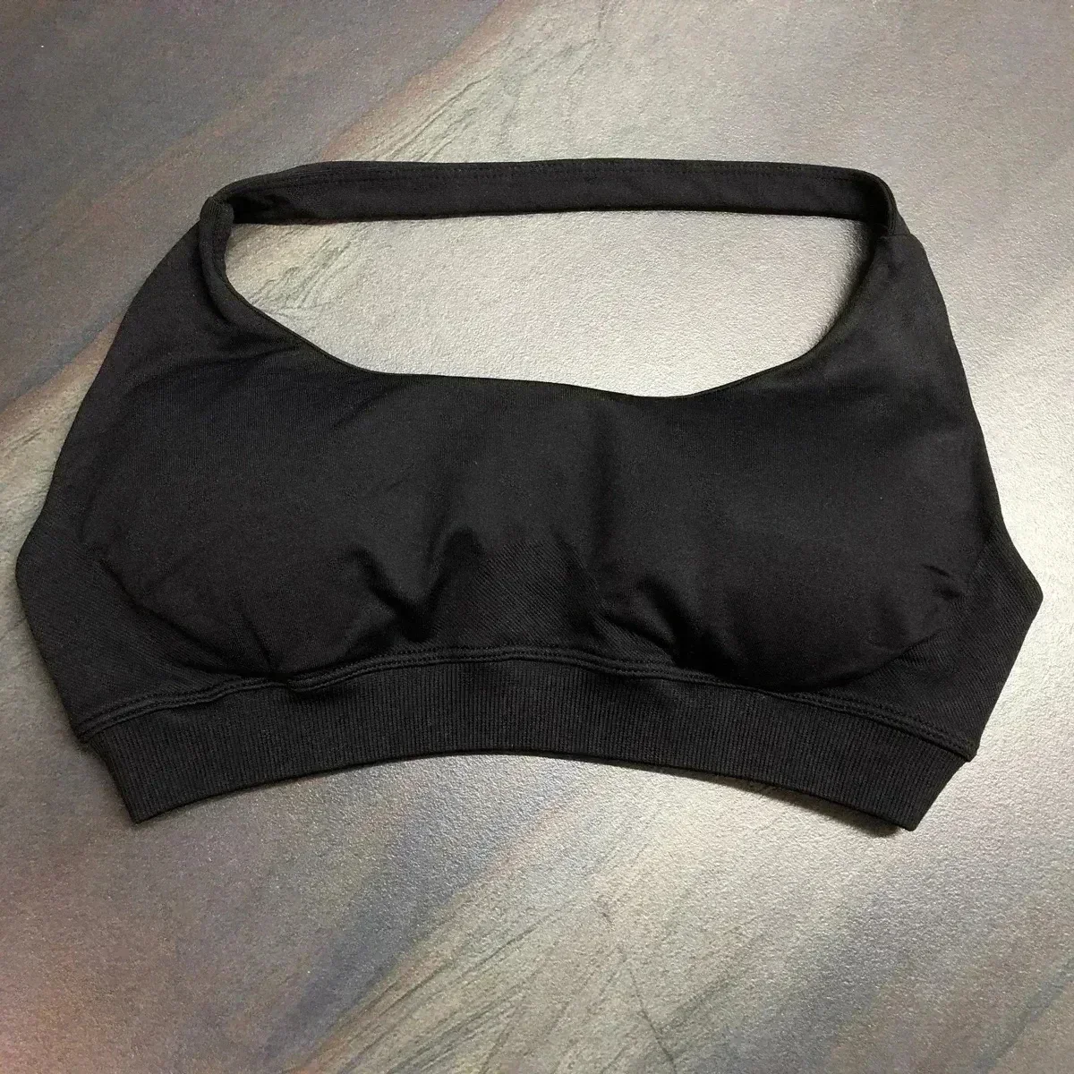 Biustonosz sportowy Impact Women Bezszwowy biustonosz Halter Sexy Otwarte plecy Biustonosze do jogi Średnie wsparcie Siłownia Crop Top Wyściełana odzież sportowa