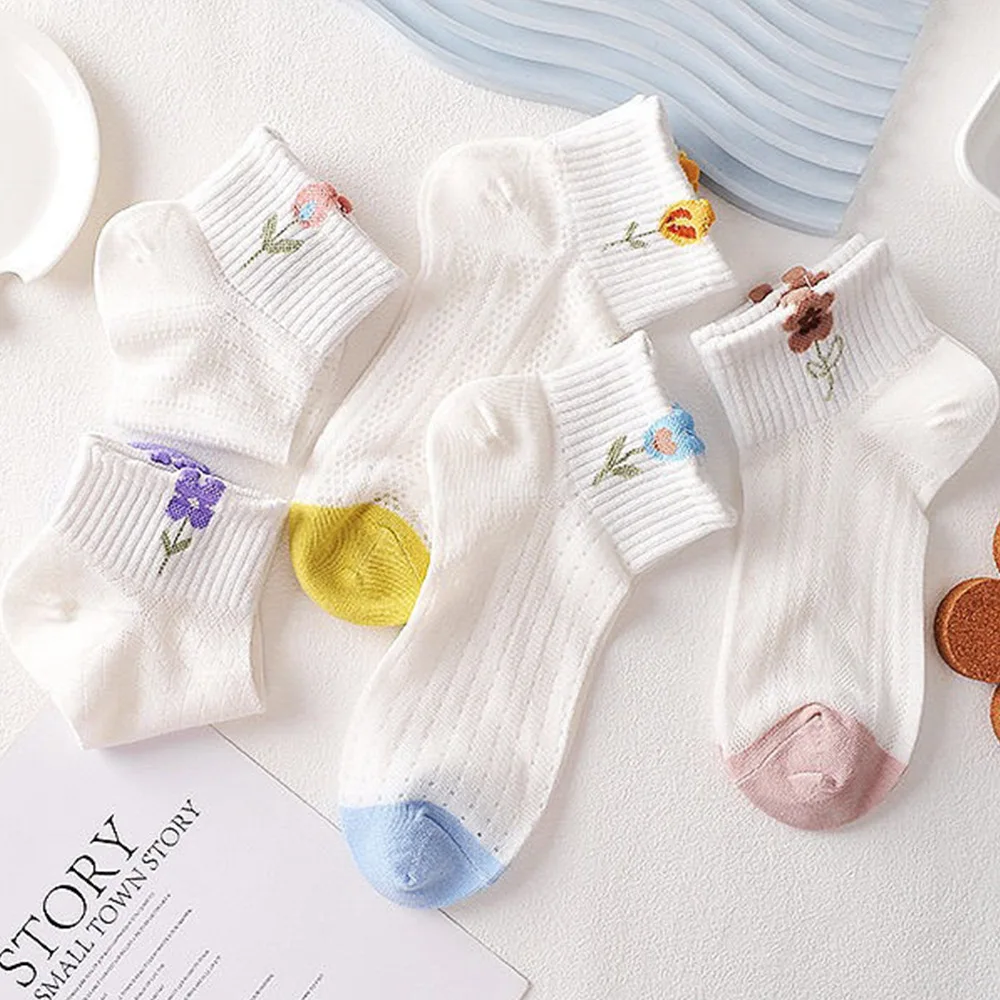 1 زوج لون عشوائي تنفس الحلو عادية لطيف المرأة الجوارب مجموعة الخريف جوارب بيضاء المرأة زهرة منقوشة محبوك الجوارب القصيرة #4