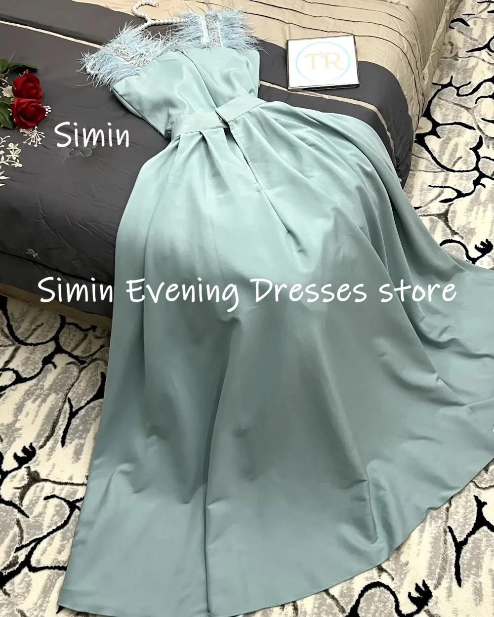 Simin-Satin حورية البحر فستان برقبة قارب مع ريش وكشكشة للنساء ، طول الأرض ، فستان رسمي للحفلات الراقصة ، فساتين حفلات سهرة أنيقة ، 2023