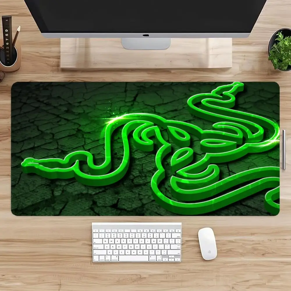 Razer Mouse Pad Non Slip Extra Large Smooth Precise Tracking Durable Stitched Stable Grip Gaming Pad view 3