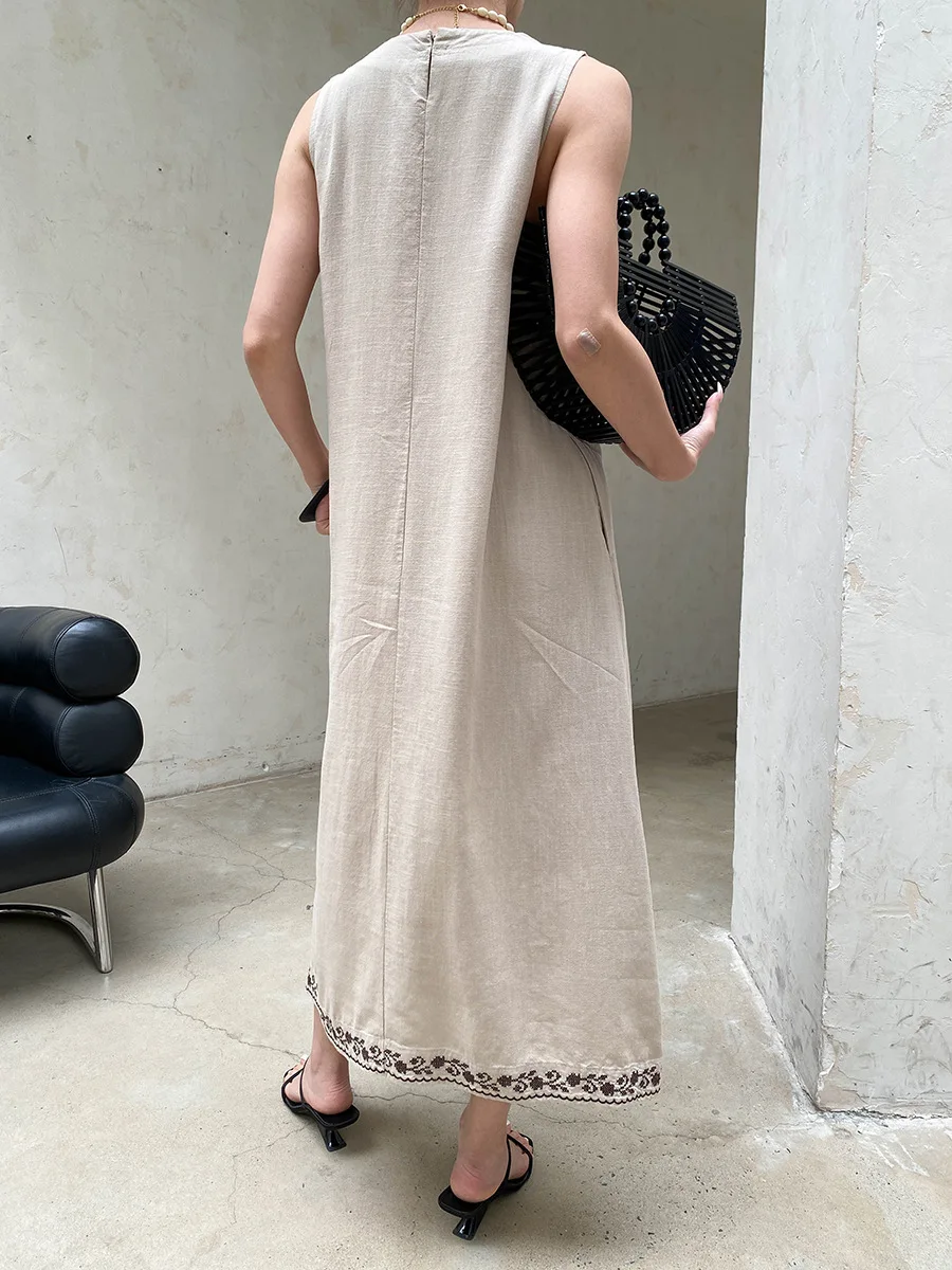 Sommerliches Damenkleid, lässig, einfarbig, mit Schnürung, besticktem Saum, ärmellos, im Westen-Stil. – Detail 22