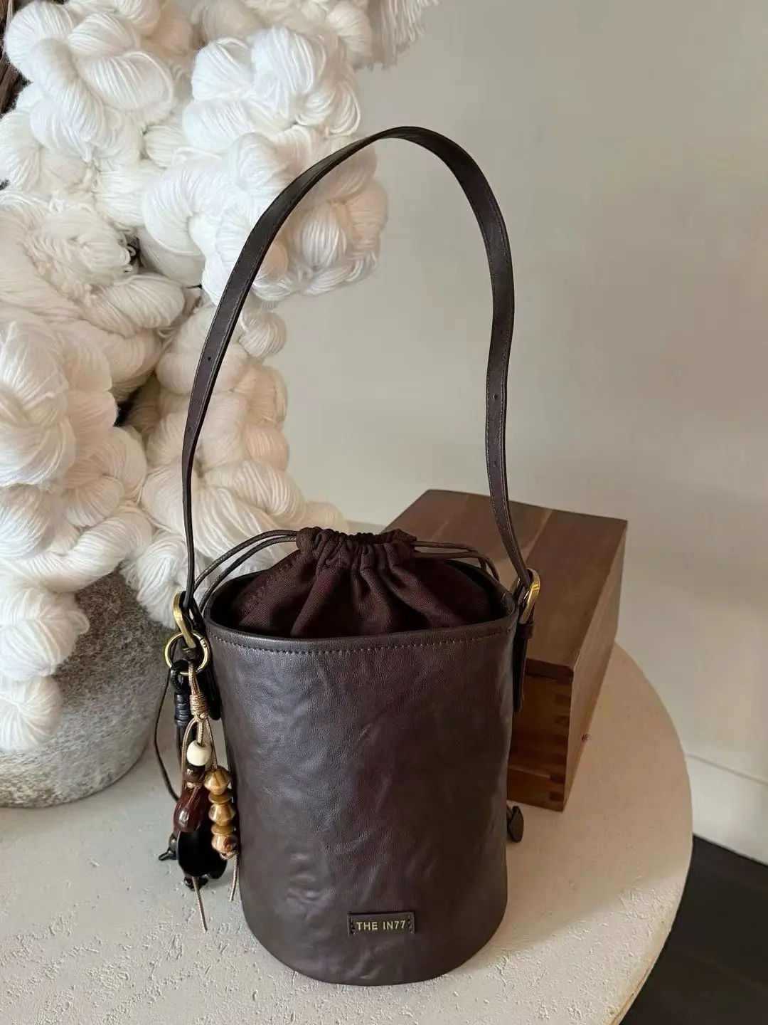 Retro Tannery Leather Bucket Bag Women's Single Shoulder Crossbody Bag Versatile High Quality Commuting Bag Minimalist Design