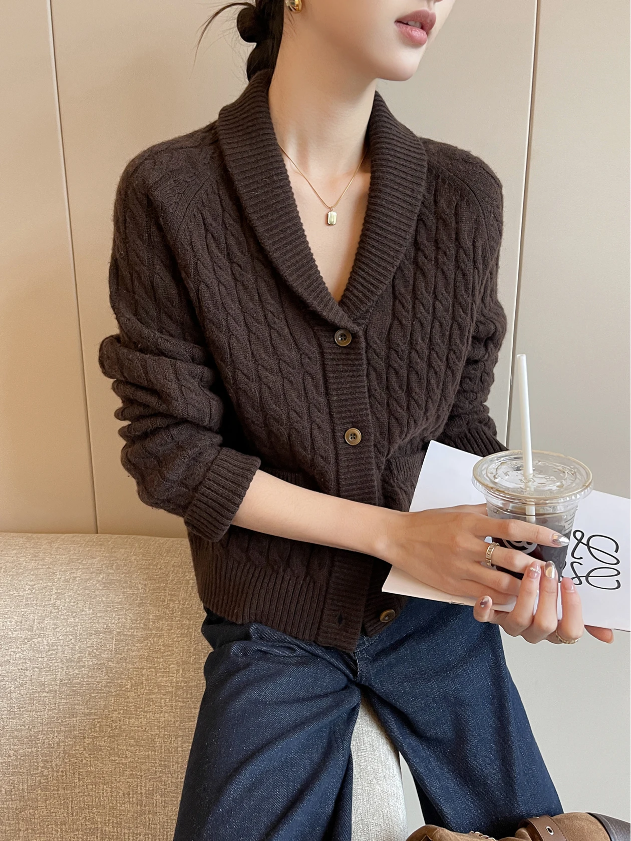 

Утепленный вязаный кардиган с длинными рукавами для женщин, зимний теплый свитер с коричневым воротником, повседневный, прямого кроя, средней длины