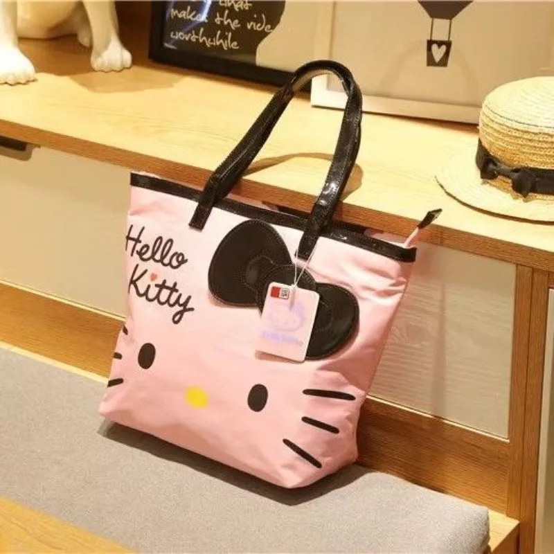 

Аниме-сумка Sanrio: Милая сумка-тоут из ПУ-кожи и холста с узором Hello Kitty, большая вместимость, мультяшный дизайн, кавайная, очаровательная, новинка 2026 года