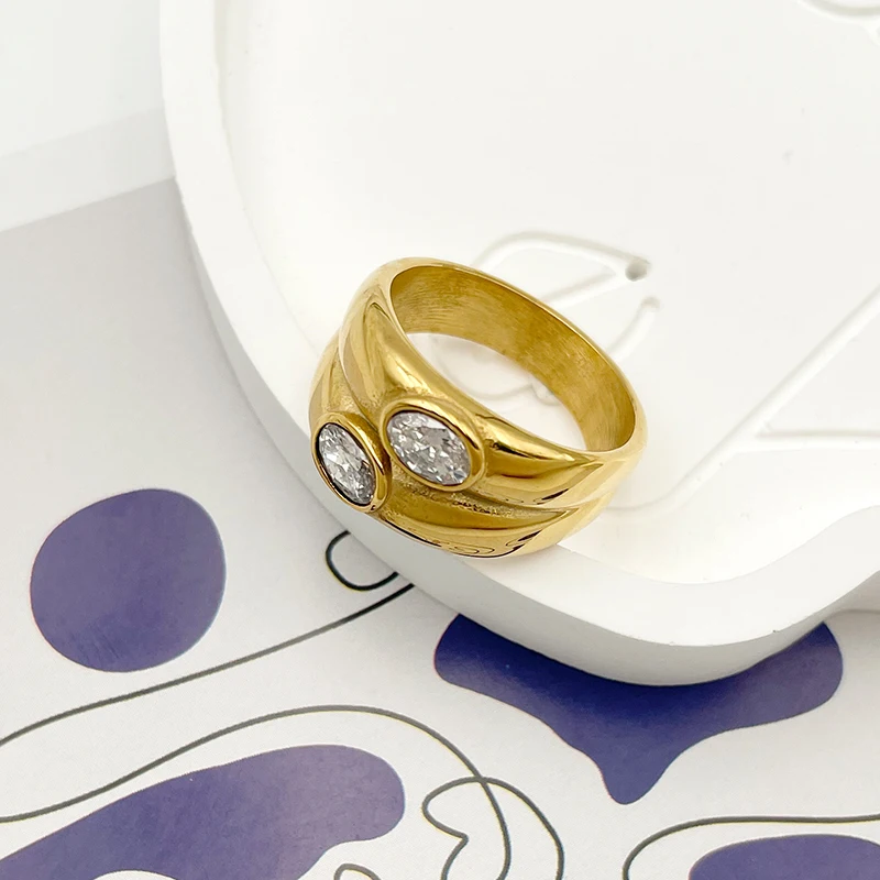 A pair of French style luxury and high-end fashionable stainless steel double-layer zircon rings, essential for birthday parties